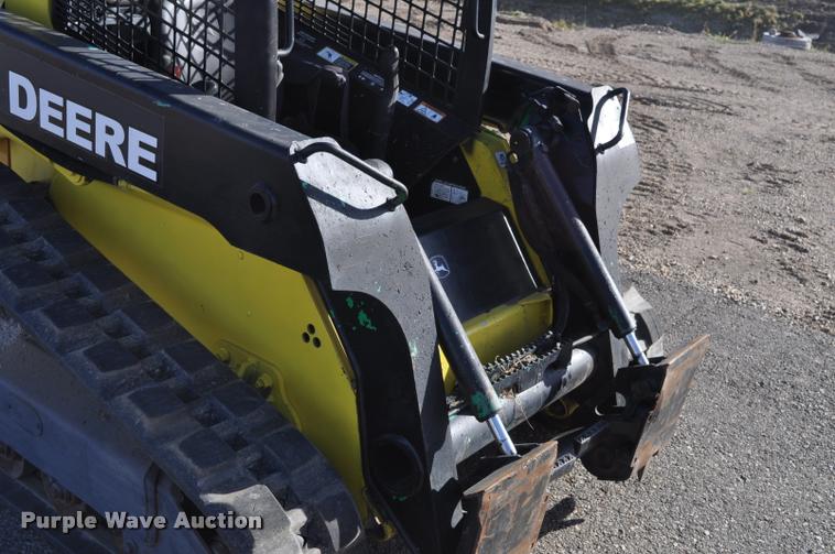 image for item L5079 2007 John Deere CT322 skid steer