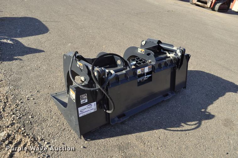 image for item L5081 2013 Kubota S6625 skid steer grapple bucket