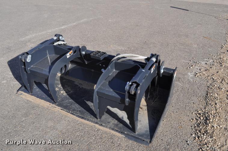 2013 Kubota S6626 skid steer grapple bucket in Pierre, SD Item L5082