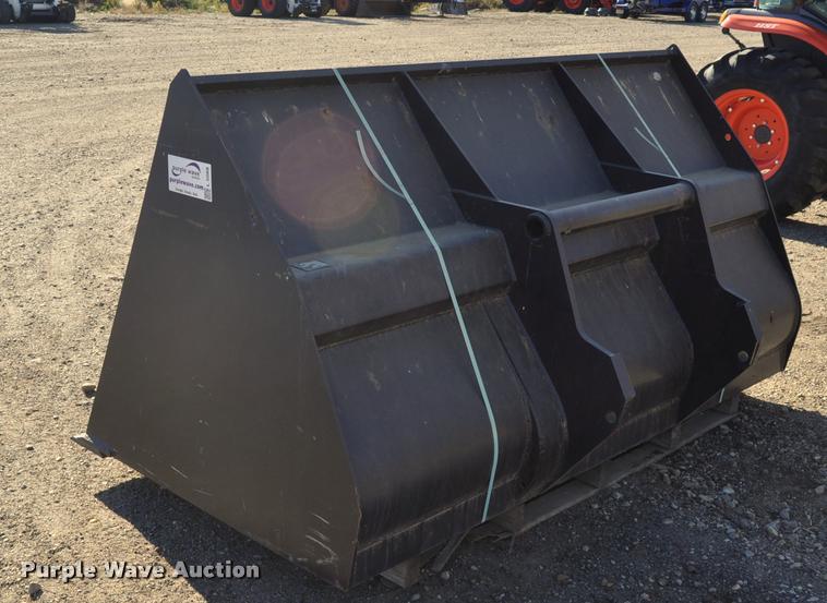 image for item L5088 Bobcat telehandler bucket