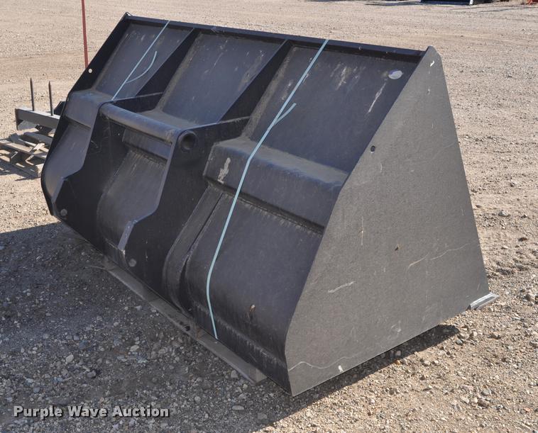 Bobcat telehandler bucket in Pierre, SD Item L5088 sold Purple Wave