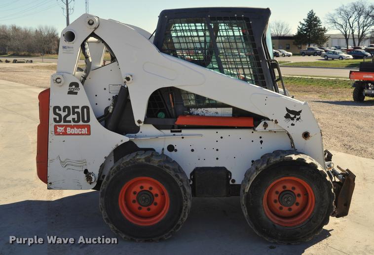 image for item L5094 2006 Bobcat S250 skid steer