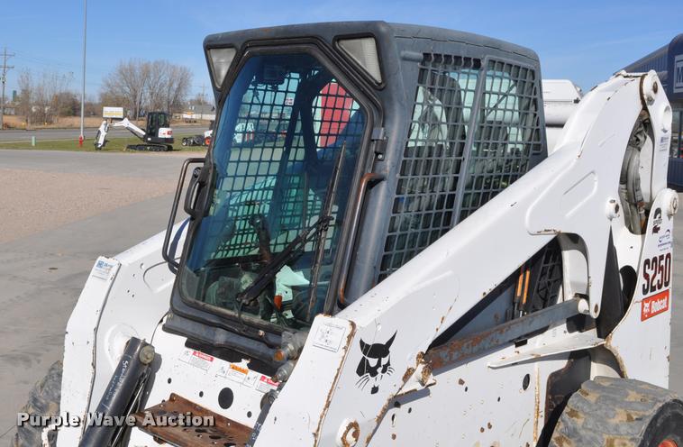 image for item L5094 2006 Bobcat S250 skid steer