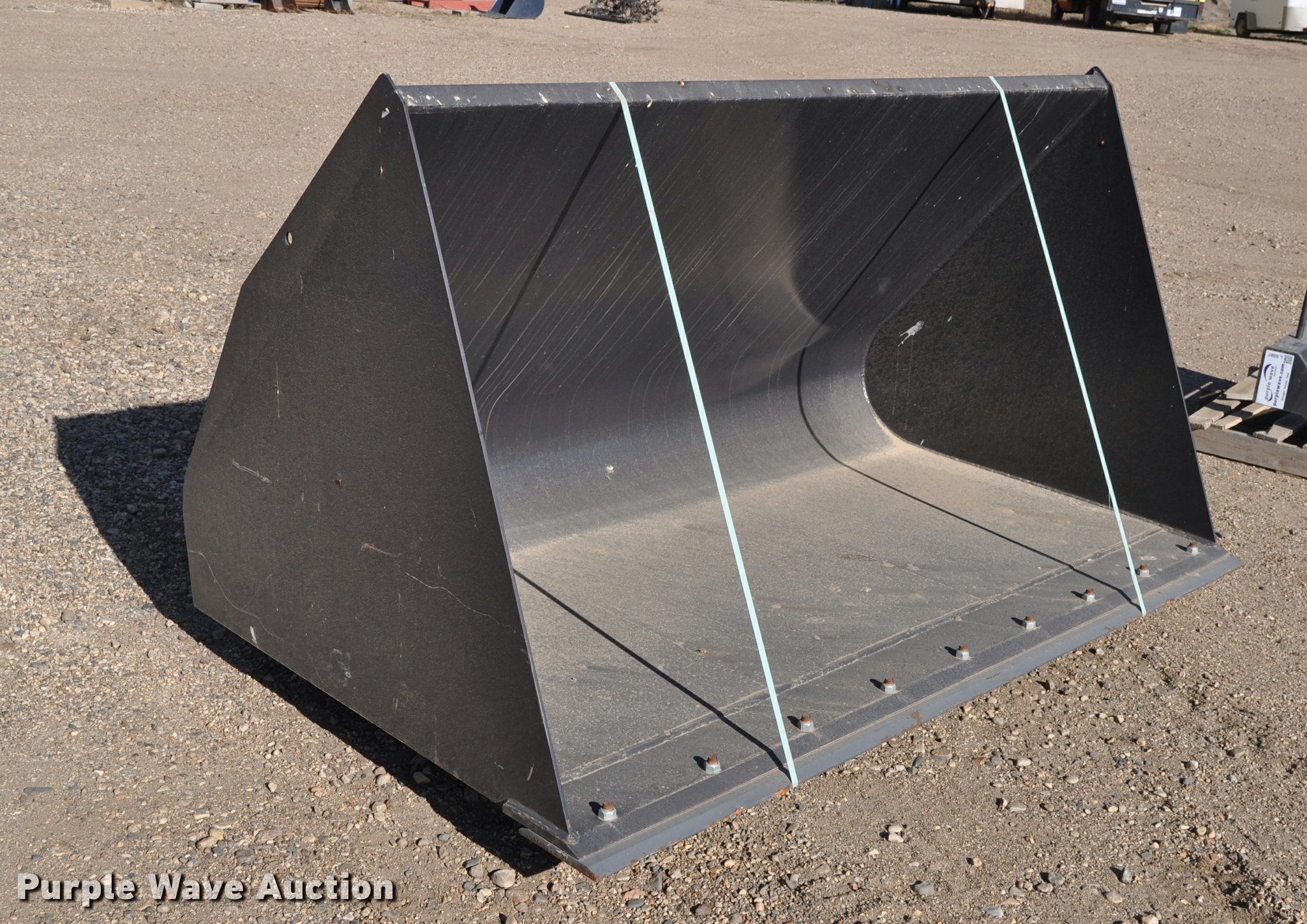 Bobcat telehandler bucket in Pierre, SD Item L5088 sold Purple Wave