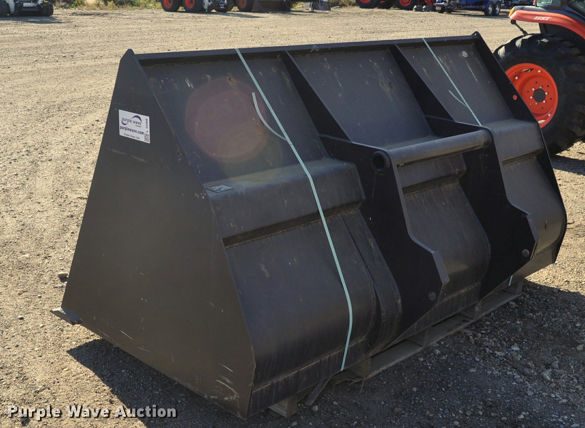 Bobcat telehandler bucket in Pierre, SD Item L5088 sold Purple Wave