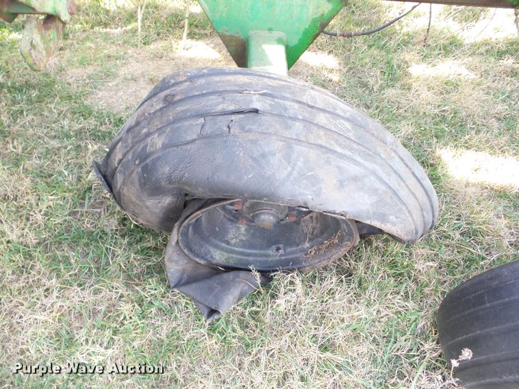 image for item AG9151 Great Plains Solid Stand 36 grain drill