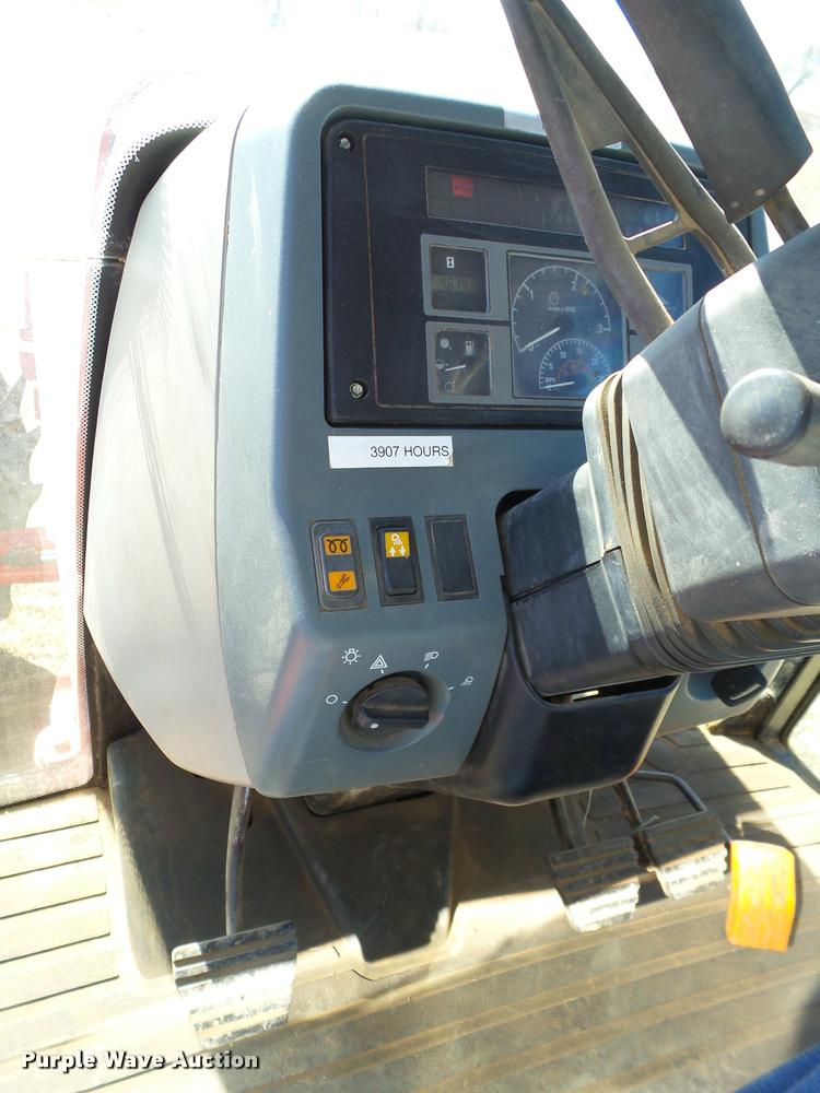 image for item BZ9245 2006 McCormick MTX135 MFWD tractor