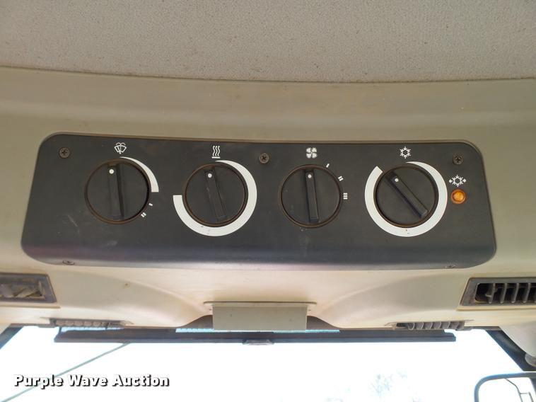 image for item BZ9245 2006 McCormick MTX135 MFWD tractor