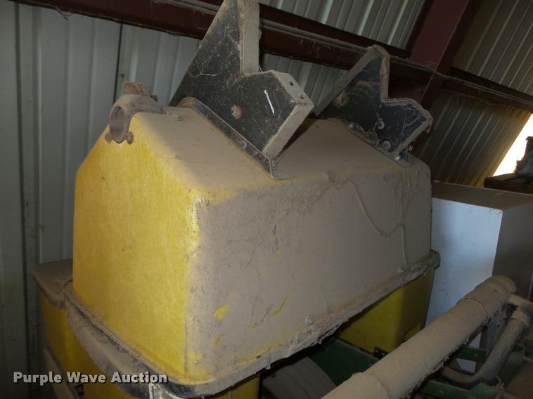 image for item CA9280 (3) John Deere fertilizer boxes