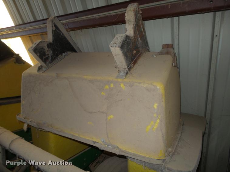 image for item CA9280 (3) John Deere fertilizer boxes