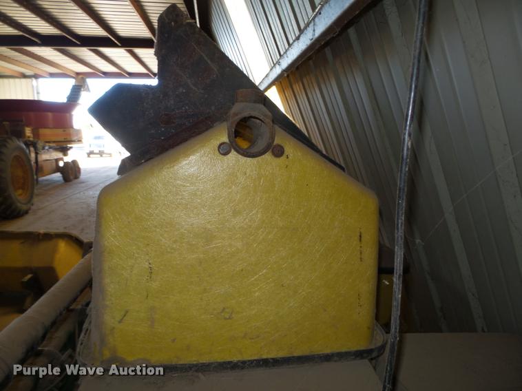 image for item CA9280 (3) John Deere fertilizer boxes