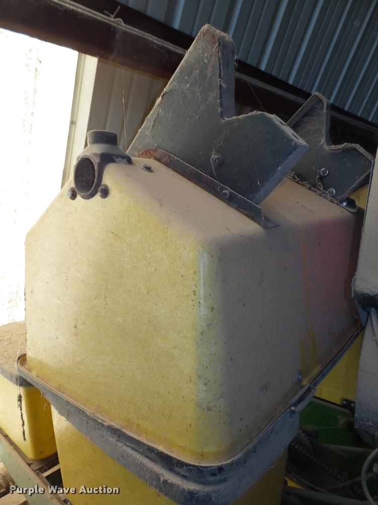 image for item CA9280 (3) John Deere fertilizer boxes