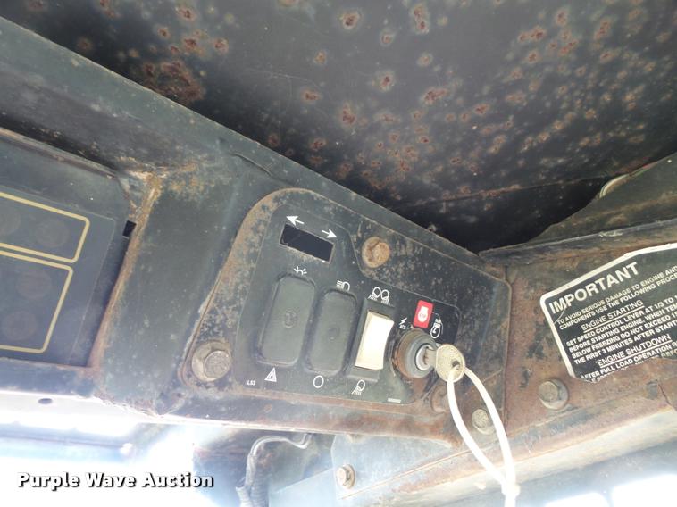 image for item DA3839 1995 New Holland LX865 skid steer