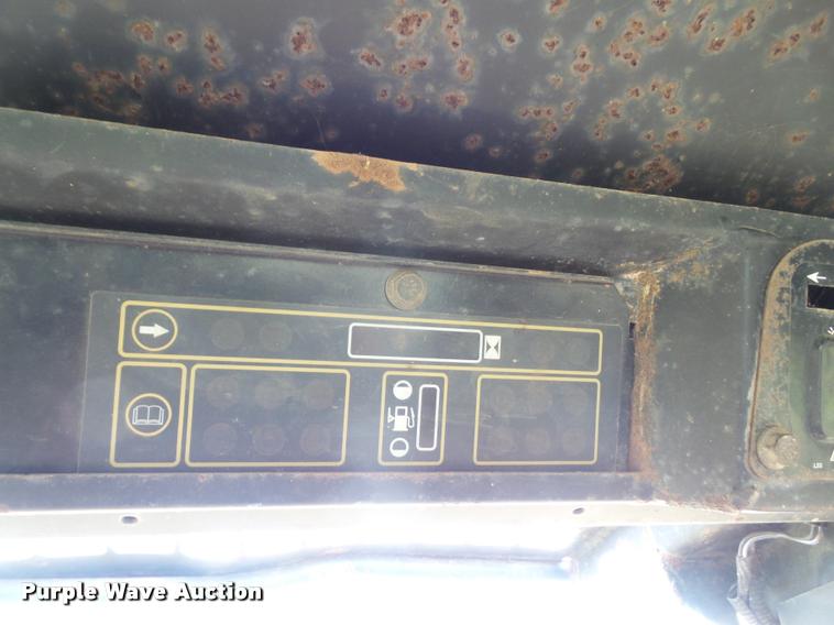 image for item DA3839 1995 New Holland LX865 skid steer