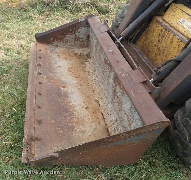 image for item DA3839 1995 New Holland LX865 skid steer