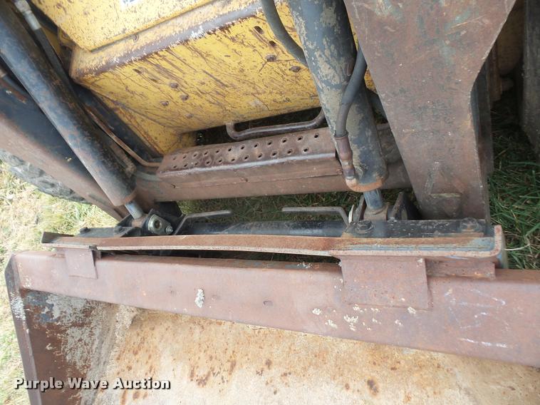 image for item DA3839 1995 New Holland LX865 skid steer