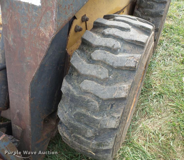 image for item DA3839 1995 New Holland LX865 skid steer