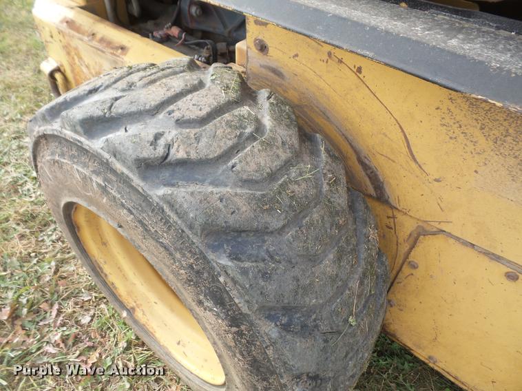 image for item DA3839 1995 New Holland LX865 skid steer