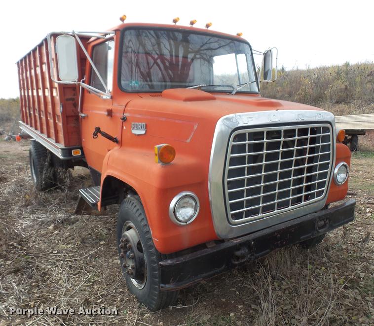 image for item DA3862 1974 Ford F700 grain truck