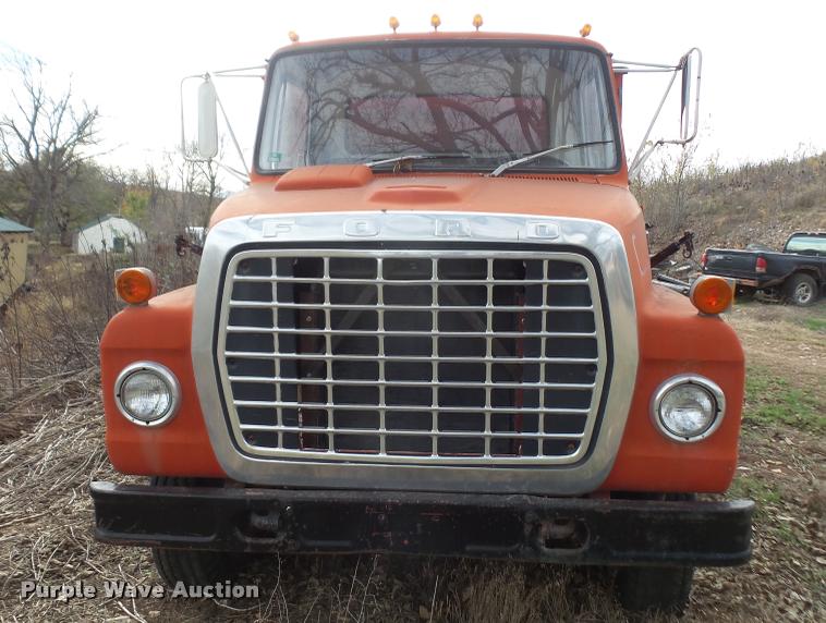 image for item DA3862 1974 Ford F700 grain truck