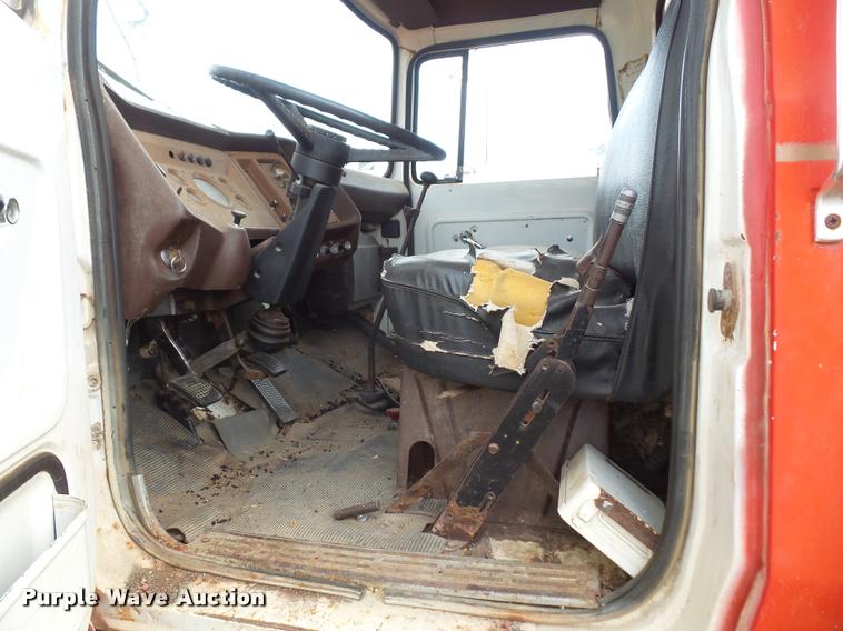 image for item DA3862 1974 Ford F700 grain truck