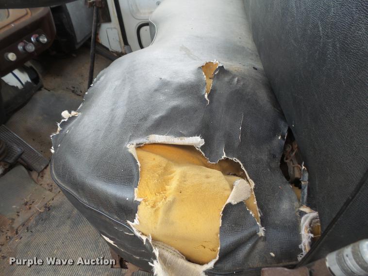 image for item DA3862 1974 Ford F700 grain truck