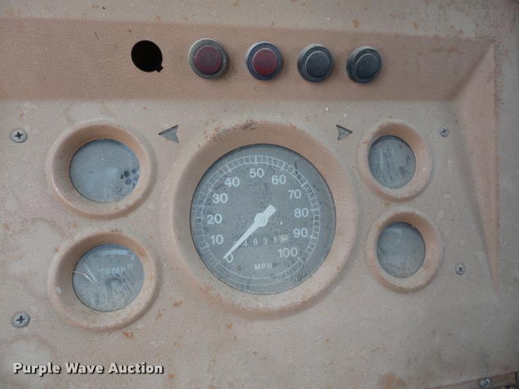 image for item DA3862 1974 Ford F700 grain truck