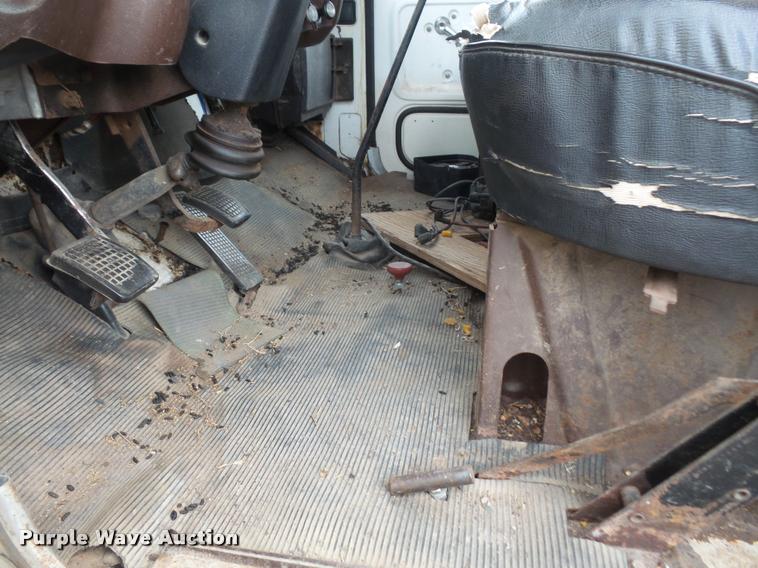 image for item DA3862 1974 Ford F700 grain truck