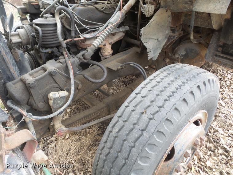 image for item DA3862 1974 Ford F700 grain truck
