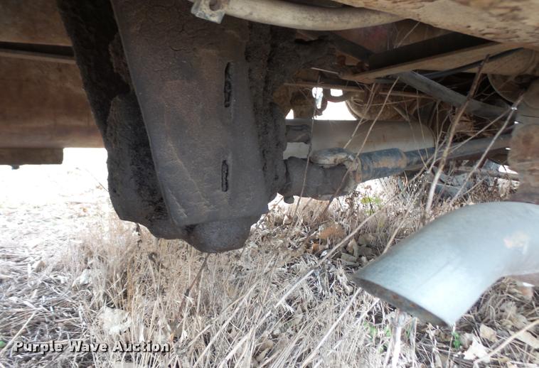image for item DA3862 1974 Ford F700 grain truck