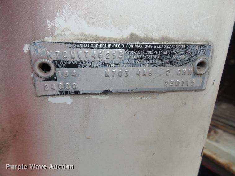 image for item DA3862 1974 Ford F700 grain truck