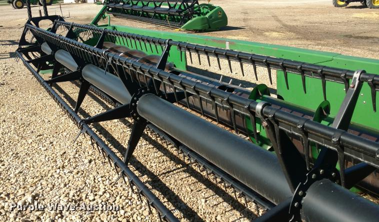 image for item DA4396 1998 John Deere 925 flex platform head