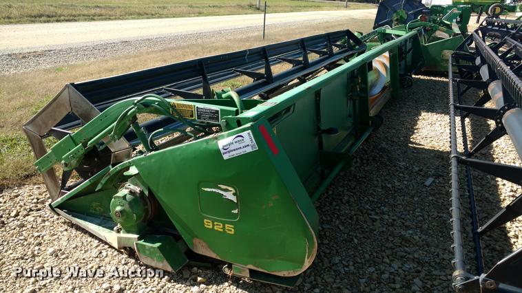 image for item DA4398 1994 John Deere 925 rigid platform head