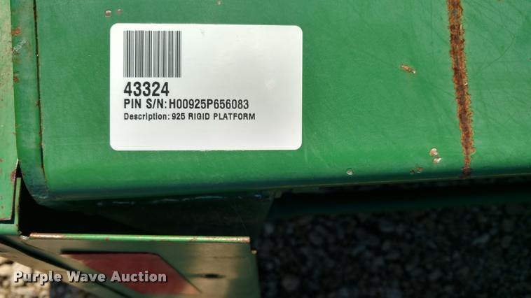 image for item DA4398 1994 John Deere 925 rigid platform head
