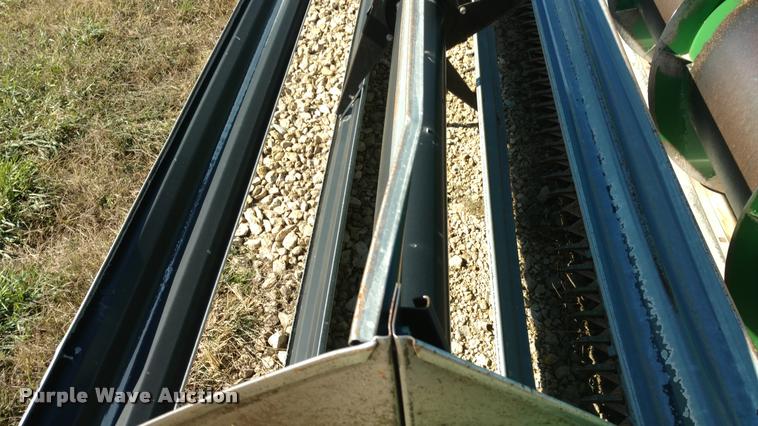 image for item DA4398 1994 John Deere 925 rigid platform head