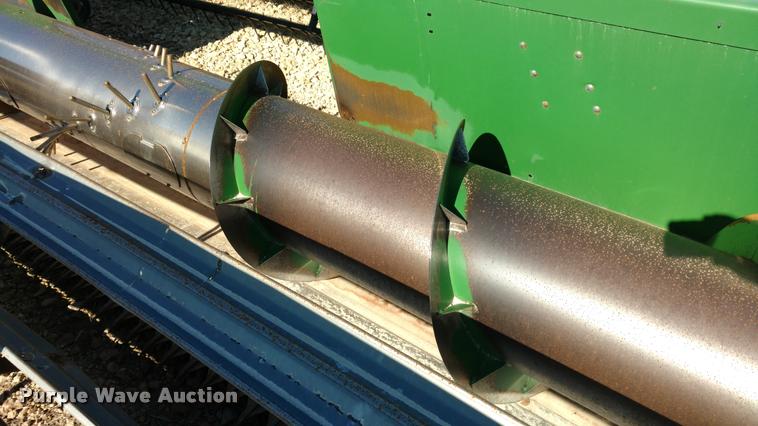 image for item DA4398 1994 John Deere 925 rigid platform head