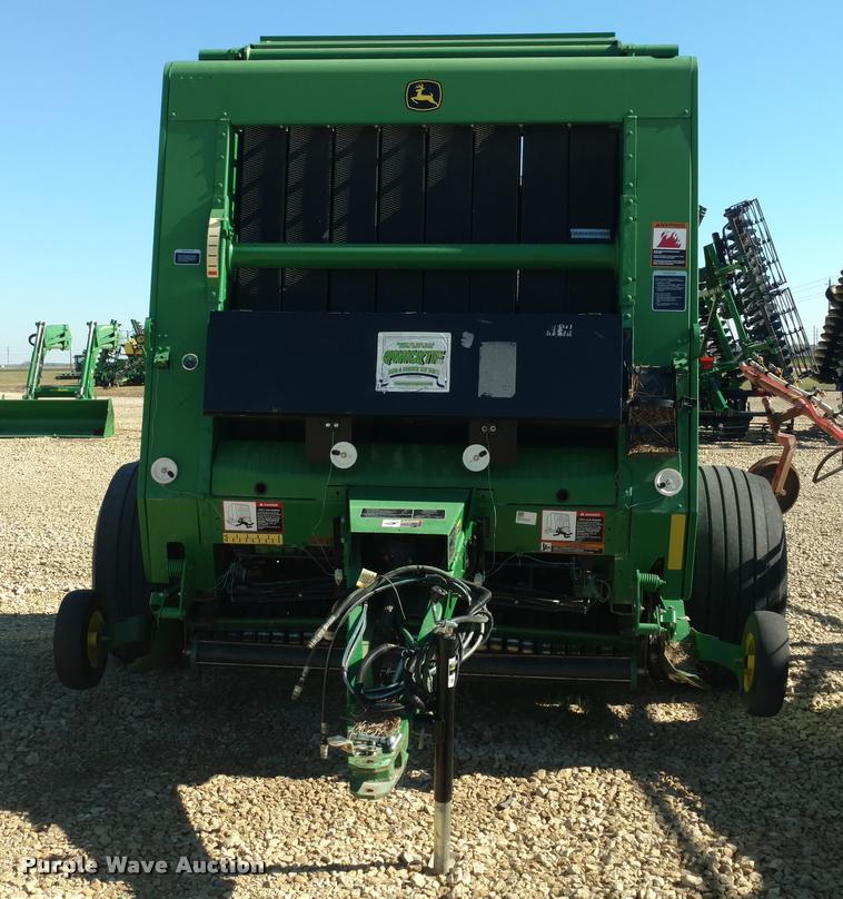 image for item DA4400 2007 John Deere 568 round baler