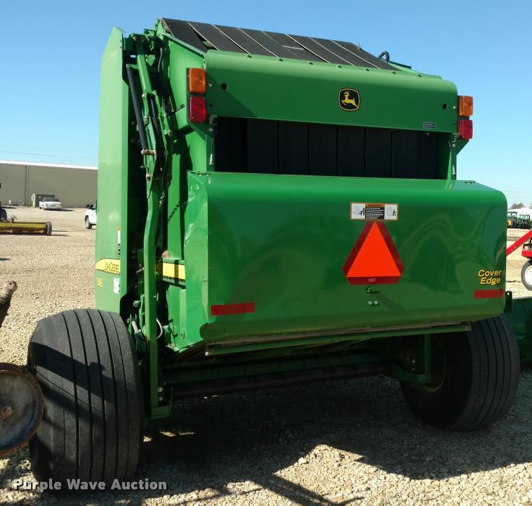 image for item DA4400 2007 John Deere 568 round baler