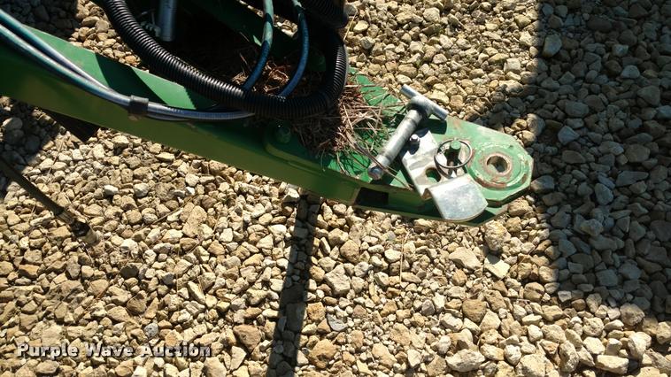 image for item DA4400 2007 John Deere 568 round baler