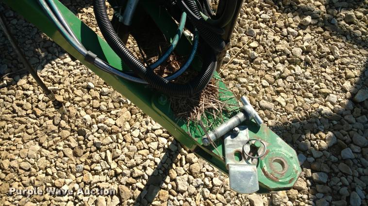 image for item DA4400 2007 John Deere 568 round baler