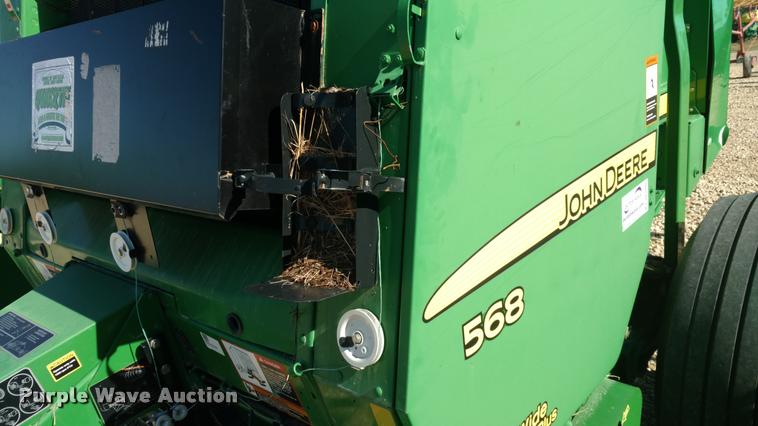 image for item DA4400 2007 John Deere 568 round baler