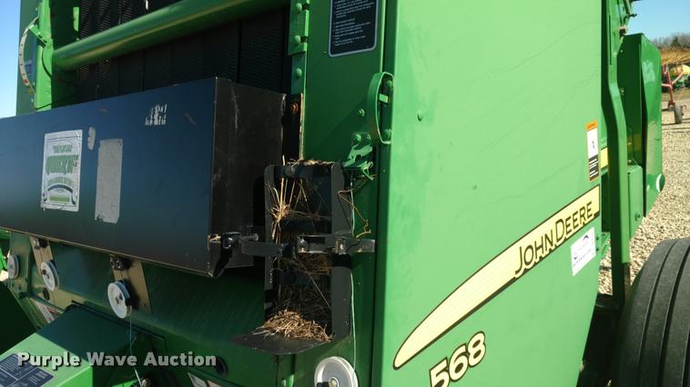 image for item DA4400 2007 John Deere 568 round baler