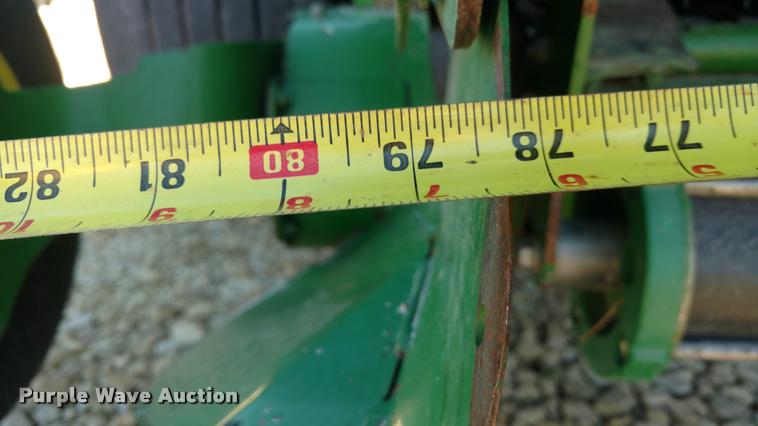 image for item DA4400 2007 John Deere 568 round baler