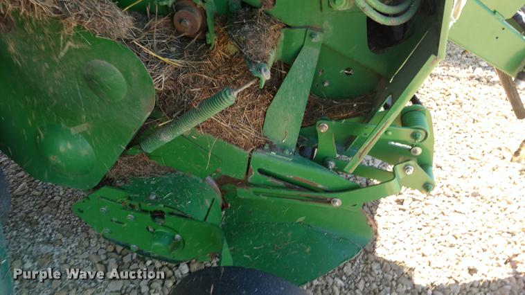 image for item DA4400 2007 John Deere 568 round baler