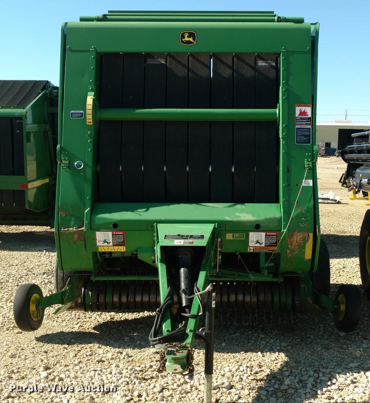 image for item DA4401 2006 John Deere 567 round baler