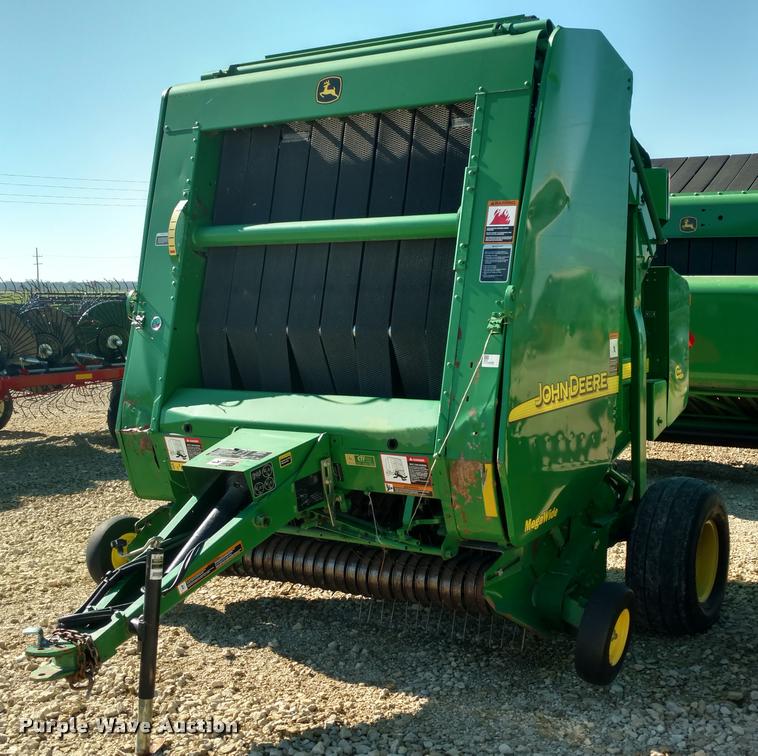 image for item DA4401 2006 John Deere 567 round baler