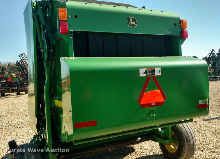 image for item DA4401 2006 John Deere 567 round baler