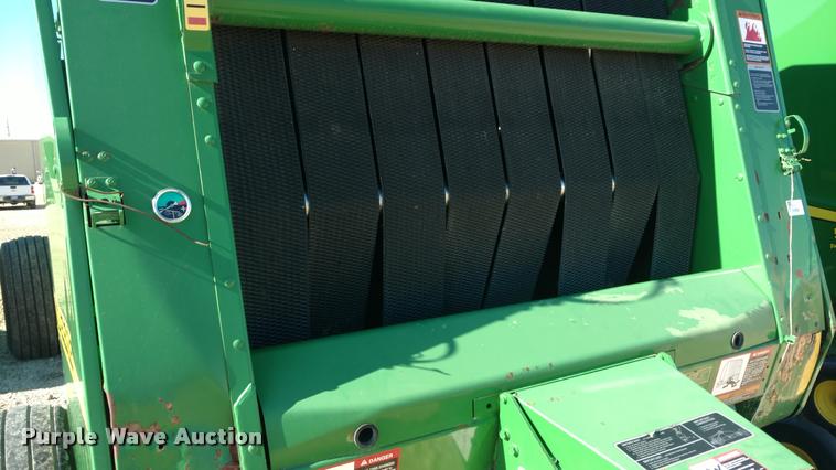 image for item DA4401 2006 John Deere 567 round baler