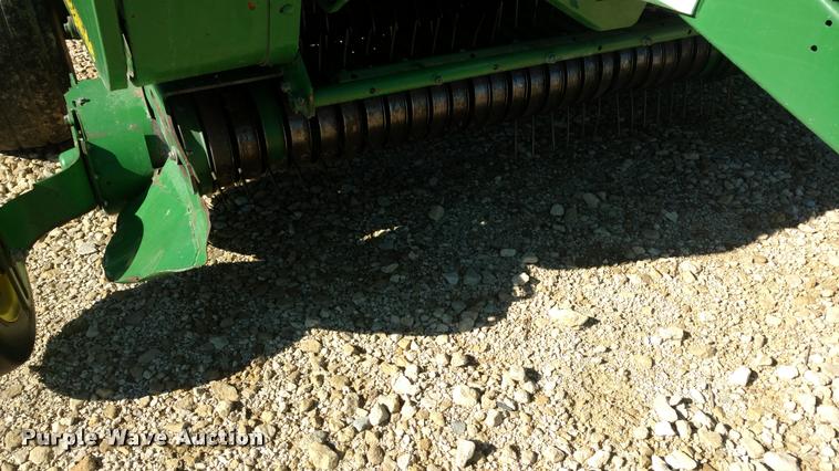 image for item DA4401 2006 John Deere 567 round baler