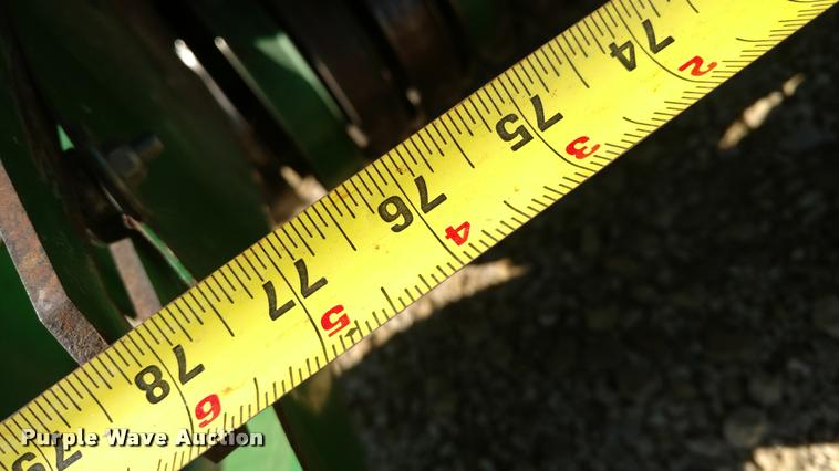 image for item DA4401 2006 John Deere 567 round baler